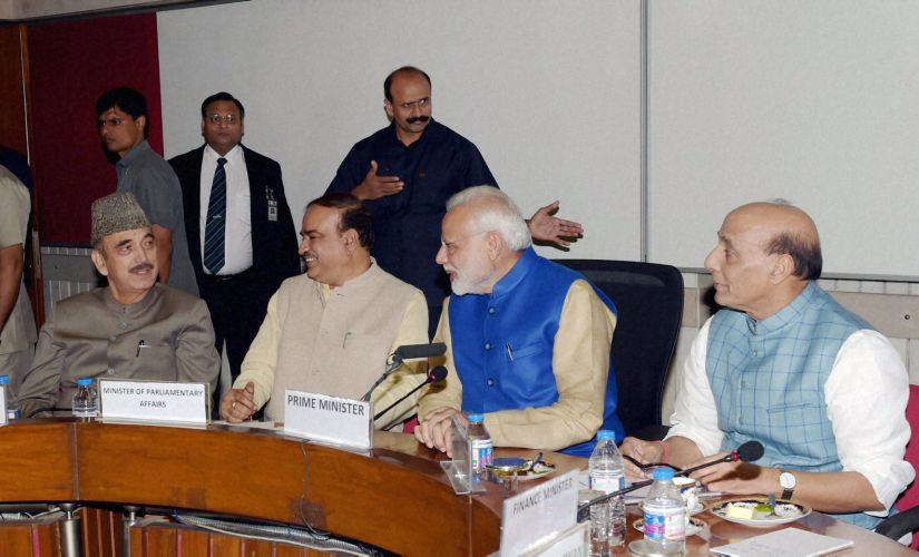 Demonetisation leaked to preferred few: Congress, TMC, Left rally against Modi; stormy Winter Session tomorrow