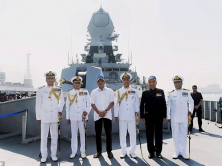 Did Parrikar do the navy justice by wearing a pair of sandals while commissioning INS Chennai?