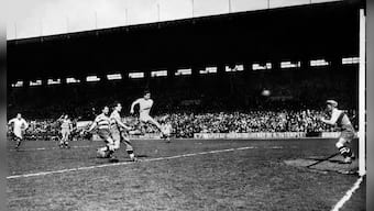 Football historian Jonathan Wilson talks about tactics, formations, origins of national styles, & more