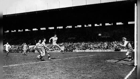Football historian Jonathan Wilson talks about tactics, formations, origins of national styles, & more