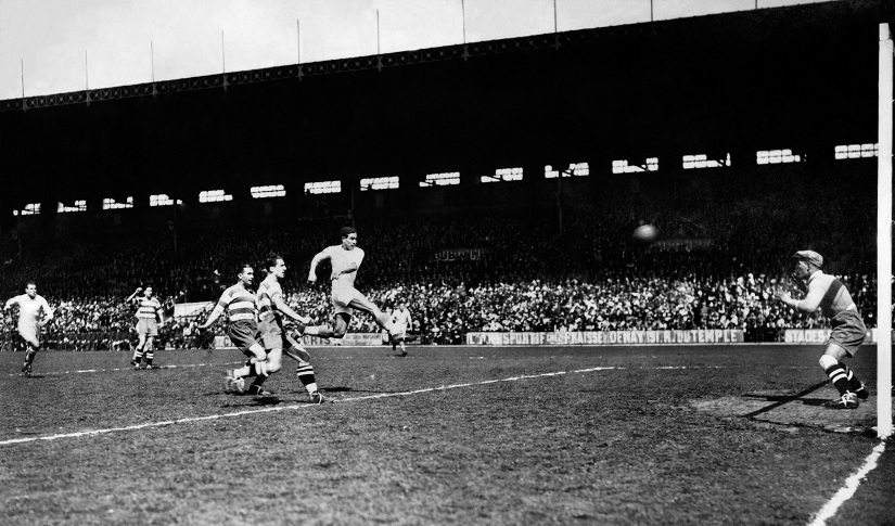 Football historian Jonathan Wilson talks about tactics, formations, origins of national styles, & more Football historian Jonathan Wilson talks about tactics, formations, origins of national styles, & more