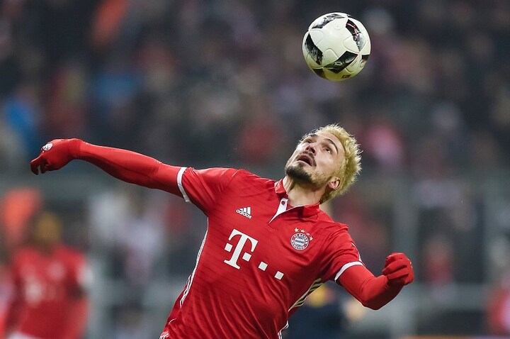 Bundesliga: Bayern Munich's Mats Hummels goes blond after losing bet