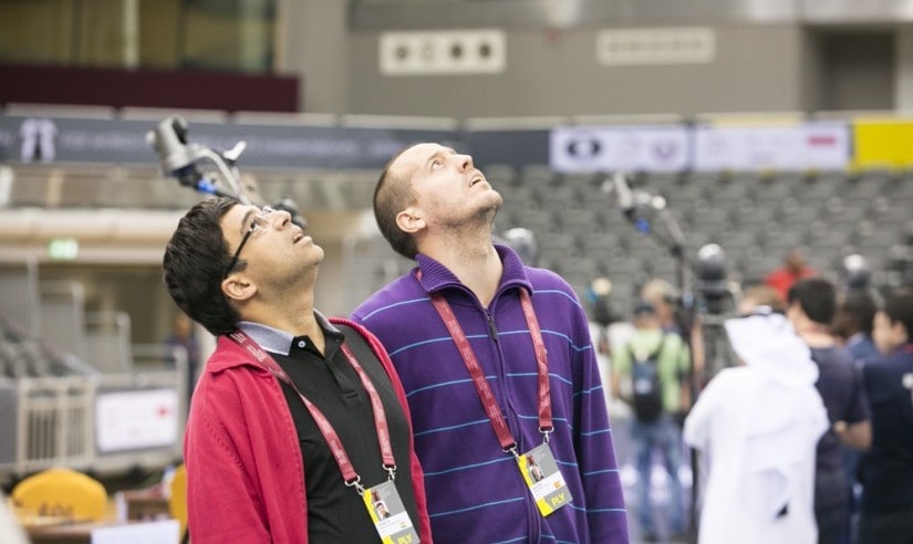What’s wrong with the roof? Viswanathan Anand with Spanish GM Vallejo Pons (image courtesy: Maria Emelianova)
