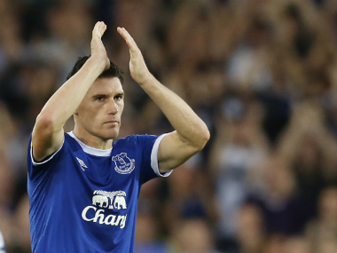 Premier League: Gareth Barry set to break Ryan Giggs' appearances record after Everton contract extension Premier League: Gareth Barry set to break Ryan Giggs' appearances record after Everton contract extension