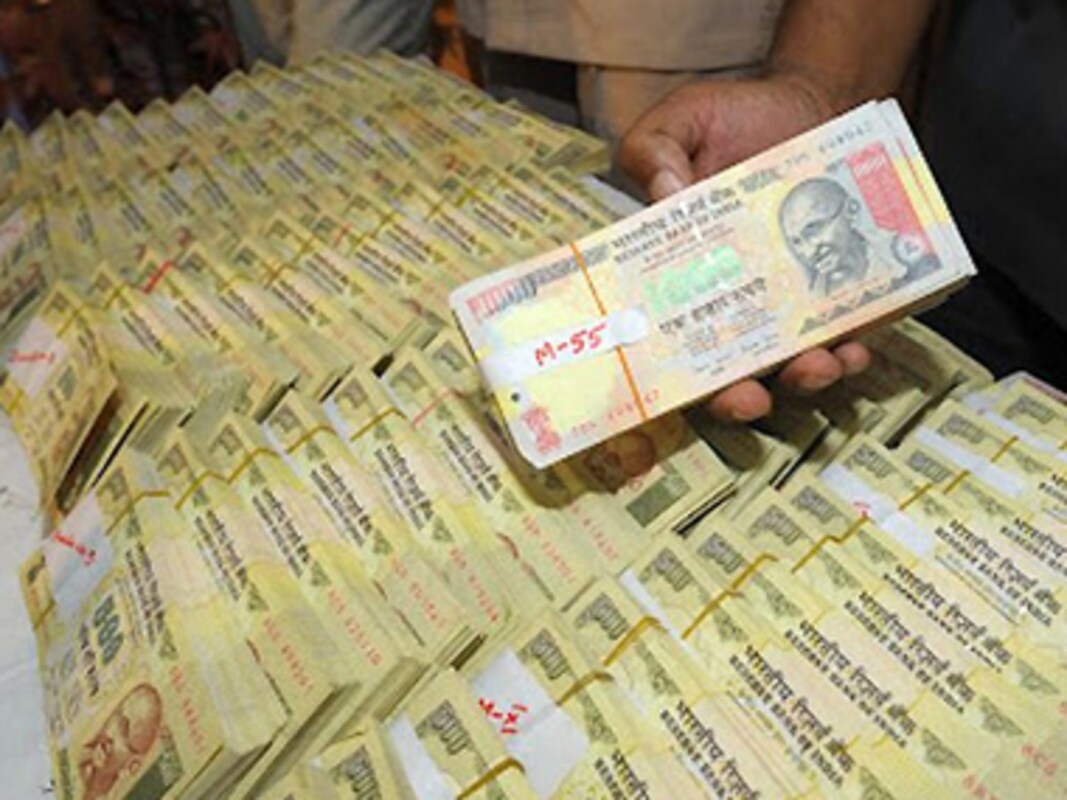 Income Tax raid: Rs 106 crore in cash and 127 kg of gold seized in  Chennai-India News , Firstpost