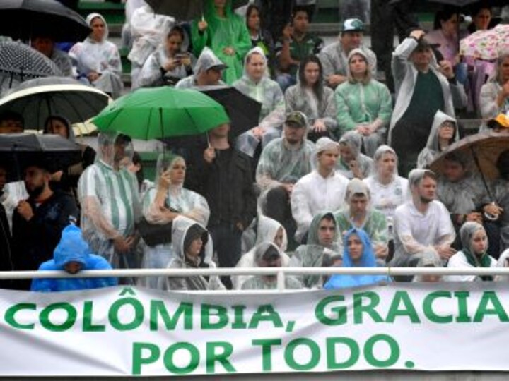 Brazil mourns as bodies of Chapecoense players, coaches and staff arrive in Chapeco