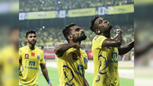 ISL 2016: Kerala Blasters pip NorthEast United to semifinal berth thanks to CK Vineeth winner