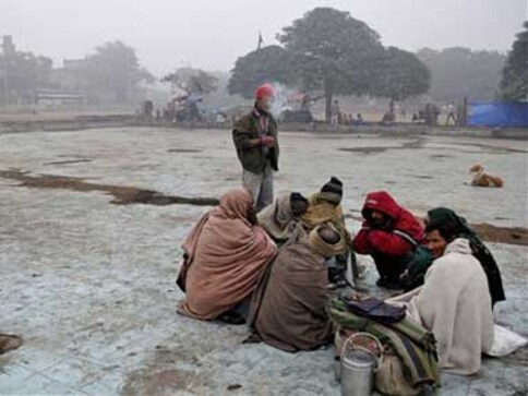 Cold Wave Grips North India Over 20 Trains Cancelled Night Temperature In Srinagar Slips To 6 0831