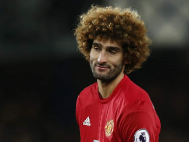 Belgian midfielder Marouane Fellaini signs new two-year contract with Manchester United despite disapproval from fans