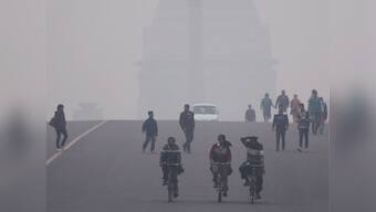 Thick fog engulfs New Delhi, 94 trains delayed due to poor visibility