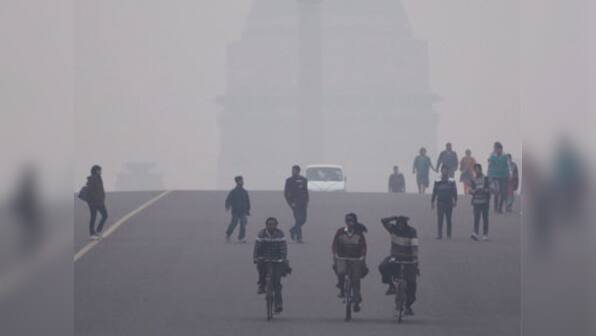Thick fog engulfs New Delhi, 94 trains delayed due to poor visibility