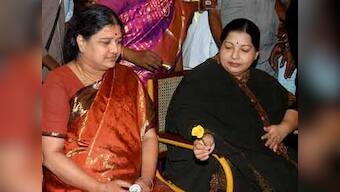AIADMK's crisis just like the fiasco of 1988: What Jayalalithaa did right and Sasikala did wrong
