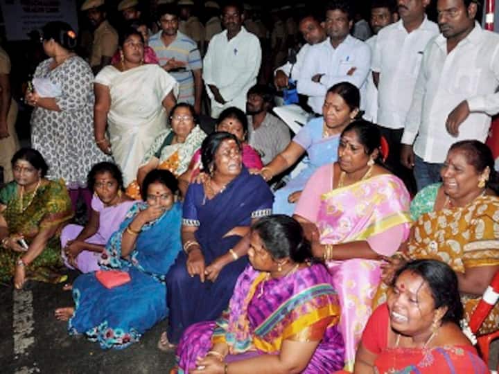 Jayalalithaa's health: AIADMK workers gather at Apollo Hospitals confident of 'good news' Jayalalithaa's health: AIADMK workers gather at Apollo Hospitals confident of 'good news'