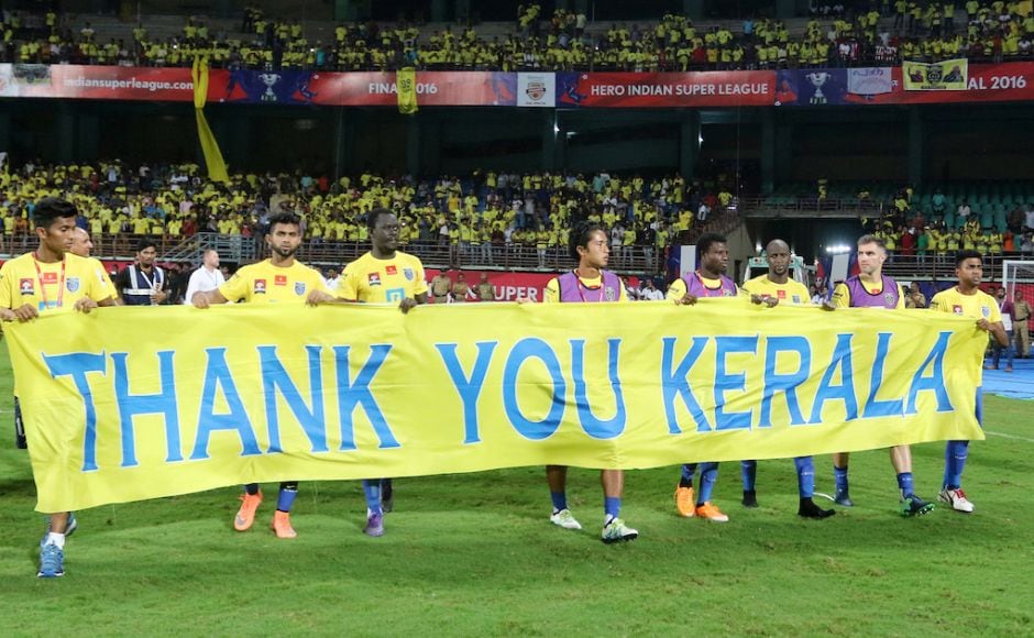 Kerala Blasters FC hold a thank you banner during the Final of the Indian Super League (ISL) season 3 between Kerala Blasters FC and Atletico de Kolkata held at the Jawaharlal Nehru Stadium in Kochi, India on the 18th December 2016. Photo by Vipin Pawar / ISL / SPORTZPICS