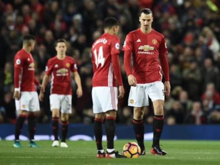 Premier League: Manchester United aim to kick start revival at struggling Everton