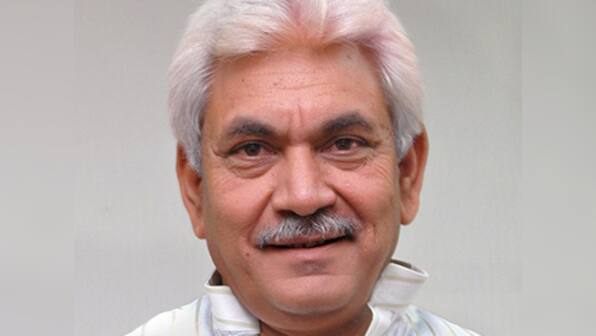 Union Minister Manoj Sinha injured in car accident in Uttar Pradesh