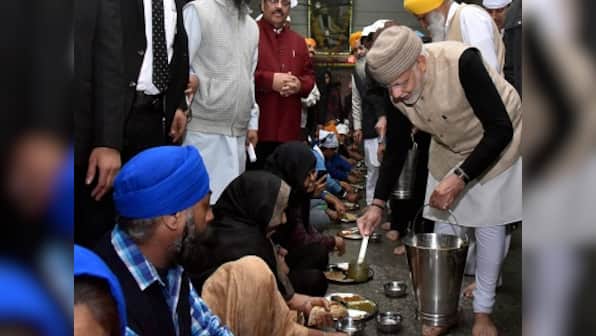 Amritsar: Narendra Modi serves langar at Harmandir Sahib, becomes first PM to do so