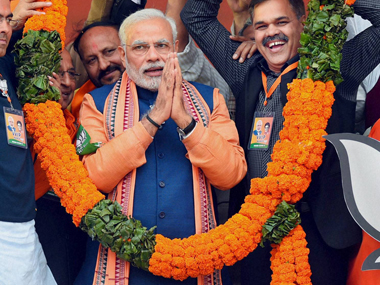 UP election 2017: Narendra Modi arrives in Varanasi, may rebut Rahul Gandhi's claims UP election 2017: Narendra Modi arrives in Varanasi, may rebut Rahul Gandhi's claims