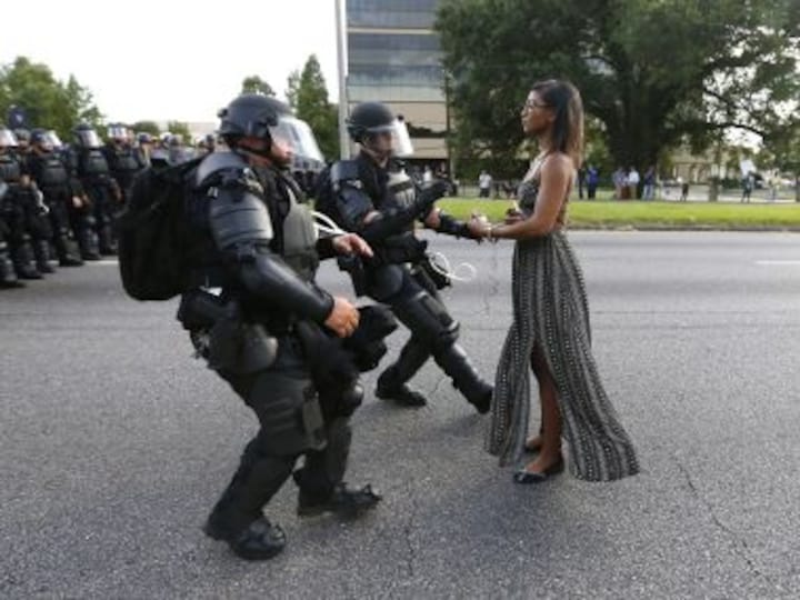US police shooting: Protests turn violent in St Louis after former cop's acquittal