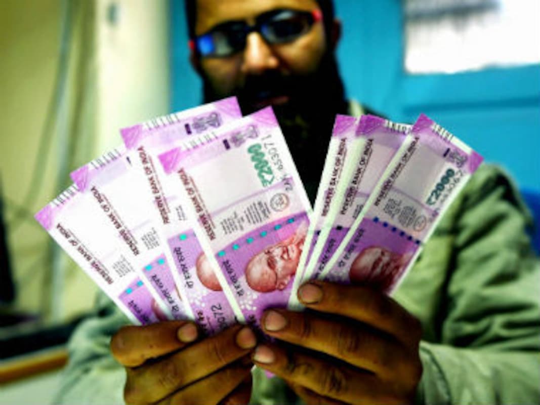 Psb Instructs Officials To Restrict Circulation Of Rs 2 000 Notes Urges Customers Not To Panic As No Curbs On Accepting Business News Firstpost