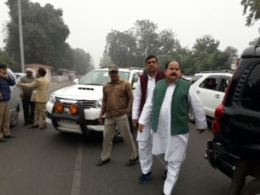 SP leaders arrive for the meeting at CM Akhilesh's residence on Thursday. Image courtesy: Naveen Lal Suri (Network18)