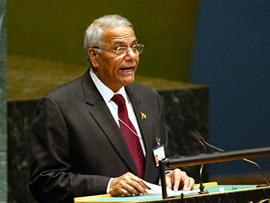 Kashmir: On a day Valley remains calm, Yashwant Sinha-led delegation meet separatists for peace Kashmir: On a day Valley remains calm, Yashwant Sinha-led delegation meet separatists for peace