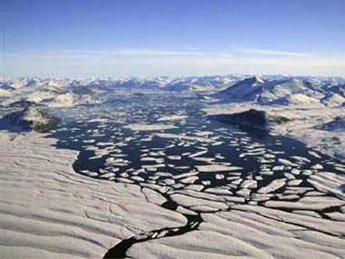 Global warming: Arctic lakes melting earlier each year, says study Global warming: Arctic lakes melting earlier each year, says study