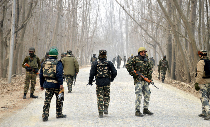Anantnag encounter: Kashmir civilians' efforts to assist militants are severely hampering security ops Anantnag encounter: Kashmir civilians' efforts to assist militants are severely hampering security ops