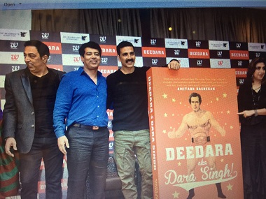 Akshay Kumar launches Dara Singh's biography Deedara on the wrestler's 88th birthday Akshay Kumar launches Dara Singh's biography Deedara on the wrestler's 88th birthday