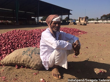 Demonetisation impact: Onion rates halve, farmers have no cash, but can’t go cashless Demonetisation impact: Onion rates halve, farmers have no cash, but can’t go cashless