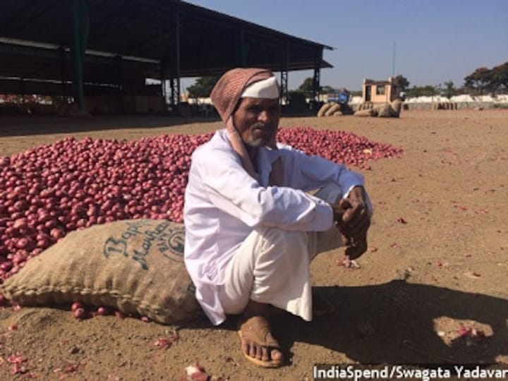 Demonetisation impact: Onion rates halve, farmers have no cash, but can’t go cashless