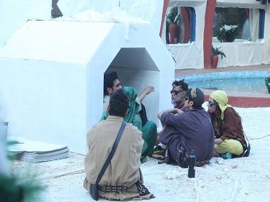 Bigg Boss 10, Episode 72, 27th December 2016: Swami Om outrages contestants during the 'igloo task' Bigg Boss 10, Episode 72, 27th December 2016: Swami Om outrages contestants during the 'igloo task'