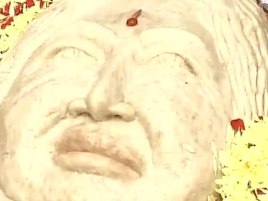 Jayalalithaa's supporters immortalise her with a 68-kilogram idli tribute Jayalalithaa's supporters immortalise her with a 68-kilogram idli tribute