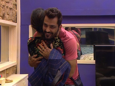 Bigg Boss 10, Episode 57, 12th December 2016: Manu is back; Swami Om 'safe' for two weeks Bigg Boss 10, Episode 57, 12th December 2016: Manu is back; Swami Om 'safe' for two weeks