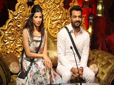 Bigg Boss 10, Episode 59, 14th December 2016: Mona, Manu, Manveer re-unite in the house Bigg Boss 10, Episode 59, 14th December 2016: Mona, Manu, Manveer re-unite in the house