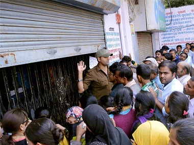 Pay day highlights: Cash crunch escalates; pensioners hit hard in Maharashtra