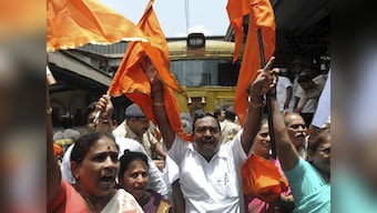 Shiv Sena burns Mehbooba Mufti effigy, protests ex-gratia to  Burhan Wani's family