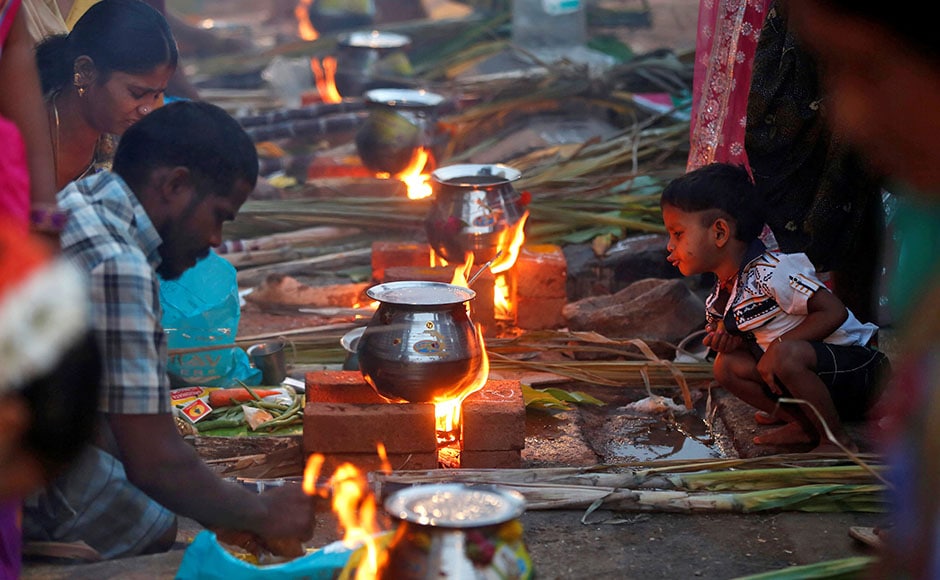 Devotees prepare rice dishes to offer to the Hindu Sun God as they attend Pongal celebrations early morning in Mumbai on 14 January, 2017. Reuters Devotees prepare rice dishes to offer to the Hindu Sun God as they attend Pongal celebrations early morning in Mumbai on 14 January, 2017. Reuters