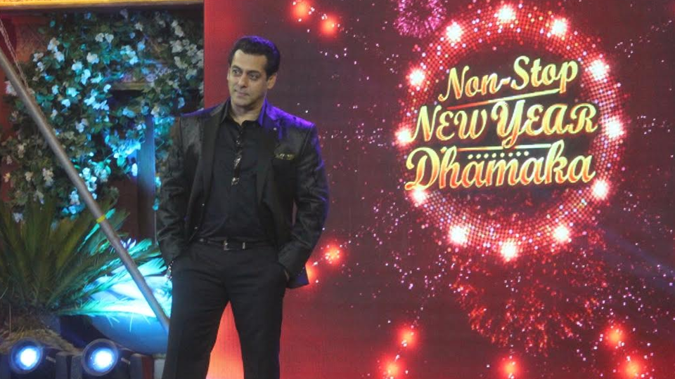 Bigg Boss 10, New Year Special: Salman Khan rings in 2017; Gaurav Chopra evicted? Bigg Boss 10, New Year Special: Salman Khan rings in 2017; Gaurav Chopra evicted?