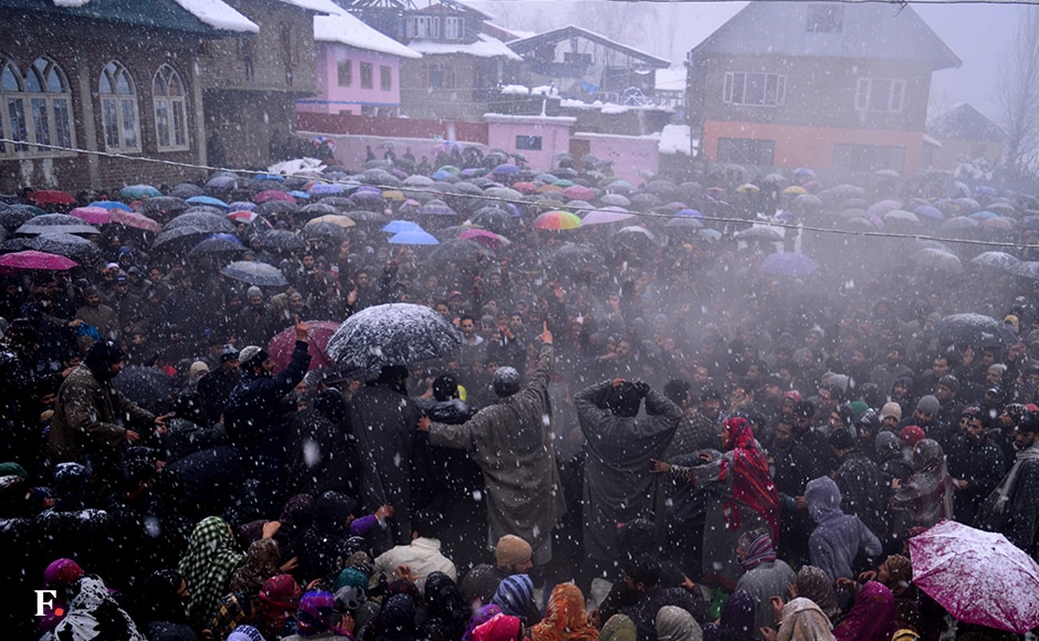 A protester shouts slogans during the funeral process of Muzaffar Iqbal Naikoo, a militant from Sopore area of north Kashmir, who was killed by security forces in a midnight gunfight on the outskirts of Srinagar. Thousands of people, braving snowfall, participated in his funeral at his native village. Image courtesy Eeshan Peer A protester shouts slogans during the funeral process of Muzaffar Iqbal Naikoo, a militant from Sopore area of north Kashmir, who was killed by security forces in a midnight gunfight on the outskirts of Srinagar. Thousands of people, braving snowfall, participated in his funeral at his native village. Image courtesy Eeshan Peer