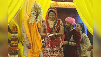Bigg Boss 10, Episode 94, 18 January 2017: Monalisa, Vikrant exchange wedding vows, exit the house
