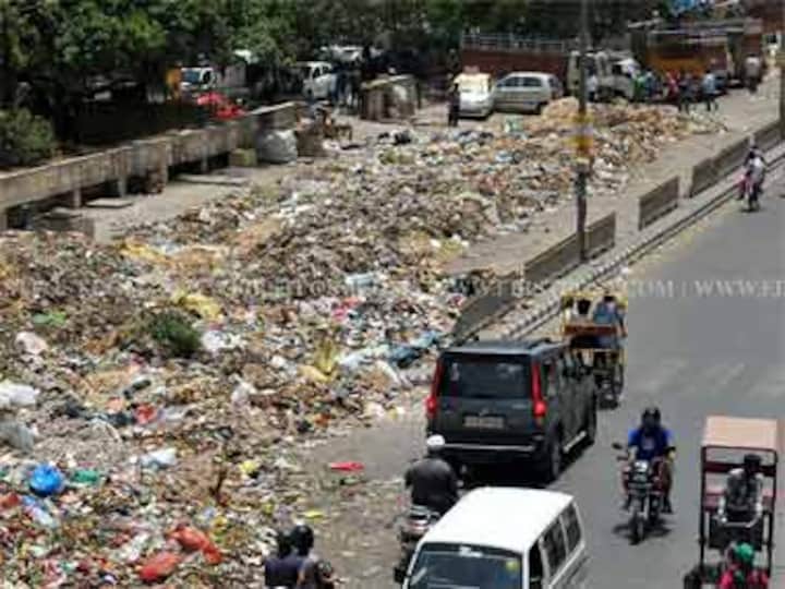 Delhi garbage crisis: Dumping on streets unfortunate, but spare a thought for MCD workers