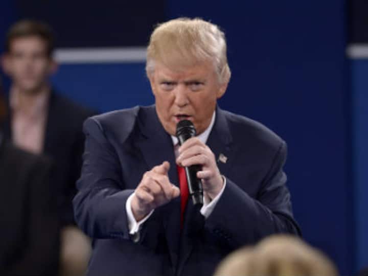 Donald Trump bans Muslim refugees, signs executive order to keep radicals out of US Donald Trump bans Muslim refugees, signs executive order to keep radicals out of US