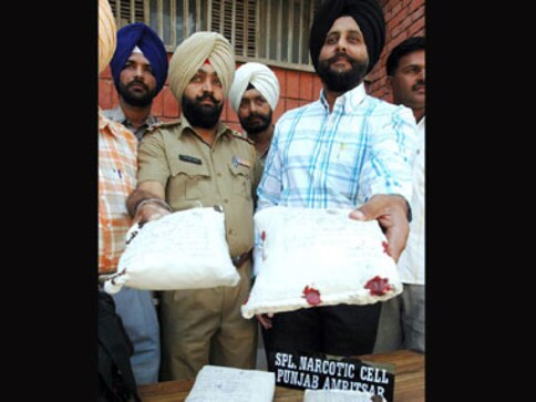 Punjab's drug abuse menace: Politicians are distorting facts, presenting half-truths Punjab's drug abuse menace: Politicians are distorting facts, presenting half-truths
