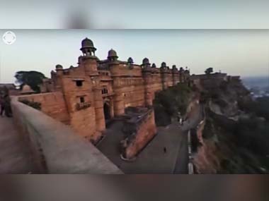 Gwalior Fort: In this 360 degree video, we take you on a walk through this magnificent monument Gwalior Fort: In this 360 degree video, we take you on a walk through this magnificent monument