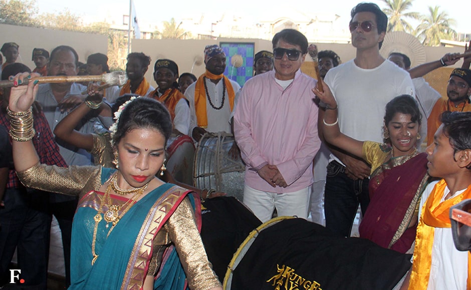 Jackie Chan was welcomed in traditional Indian fashion wih dhol, nagadas and sari-clad dancers. Firstpost/Sachin Gokhale Jackie Chan was welcomed in traditional Indian fashion wih dhol, nagadas and sari-clad dancers. Firstpost/Sachin Gokhale