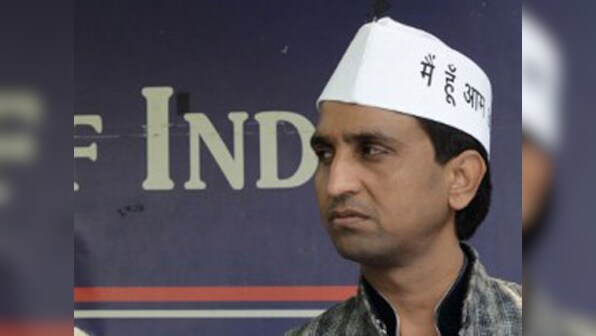 AAP's Dilip Pandey targets Kumar Vishwas for being 'soft' on Vasundhara Raje