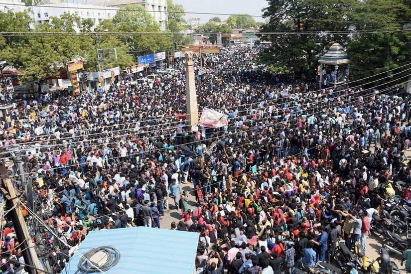 Thousands at a protest rally demanding the Central Government lift the ban against Jallikattu, near Tamukkam in Madurai on Wednesday. PTI