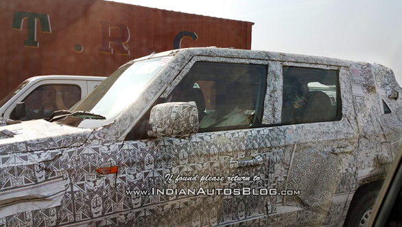 Spied: Mahindra TUV 500 (300XL) spotted testing in Surat Spied: Mahindra TUV 500 (300XL) spotted testing in Surat