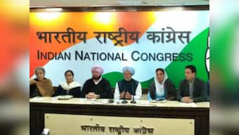 Punjab Election 2017: CM candidate Amarinder Singh, Manmohan release Congress manifesto